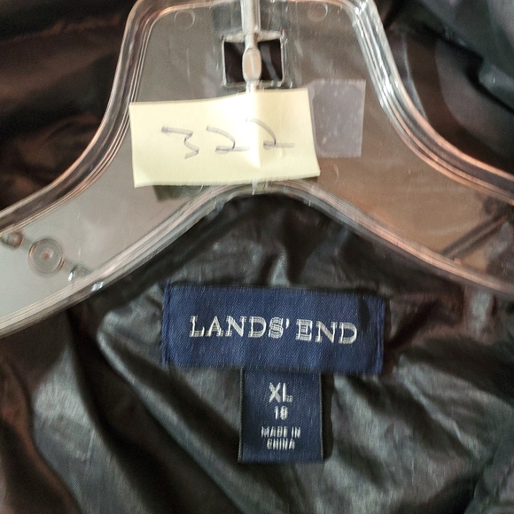 Lands End black puffer jacket XL - 18 - Picture 2 of 3
